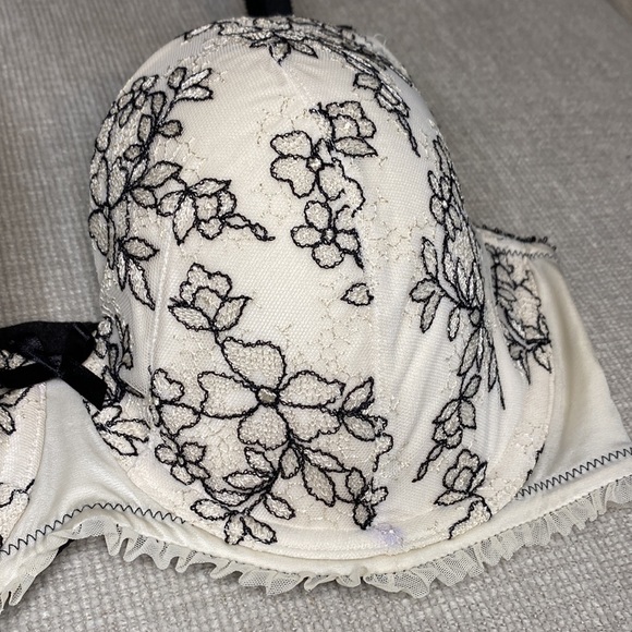 Victoria's Secret Dream Angels Lined Demi Black White Floral Wire Bra 36DD - Picture 5 of 11